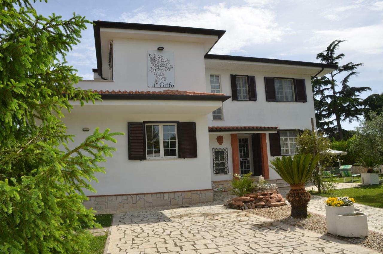 Il Grifo Hotell Sabaudia Exteriör bild