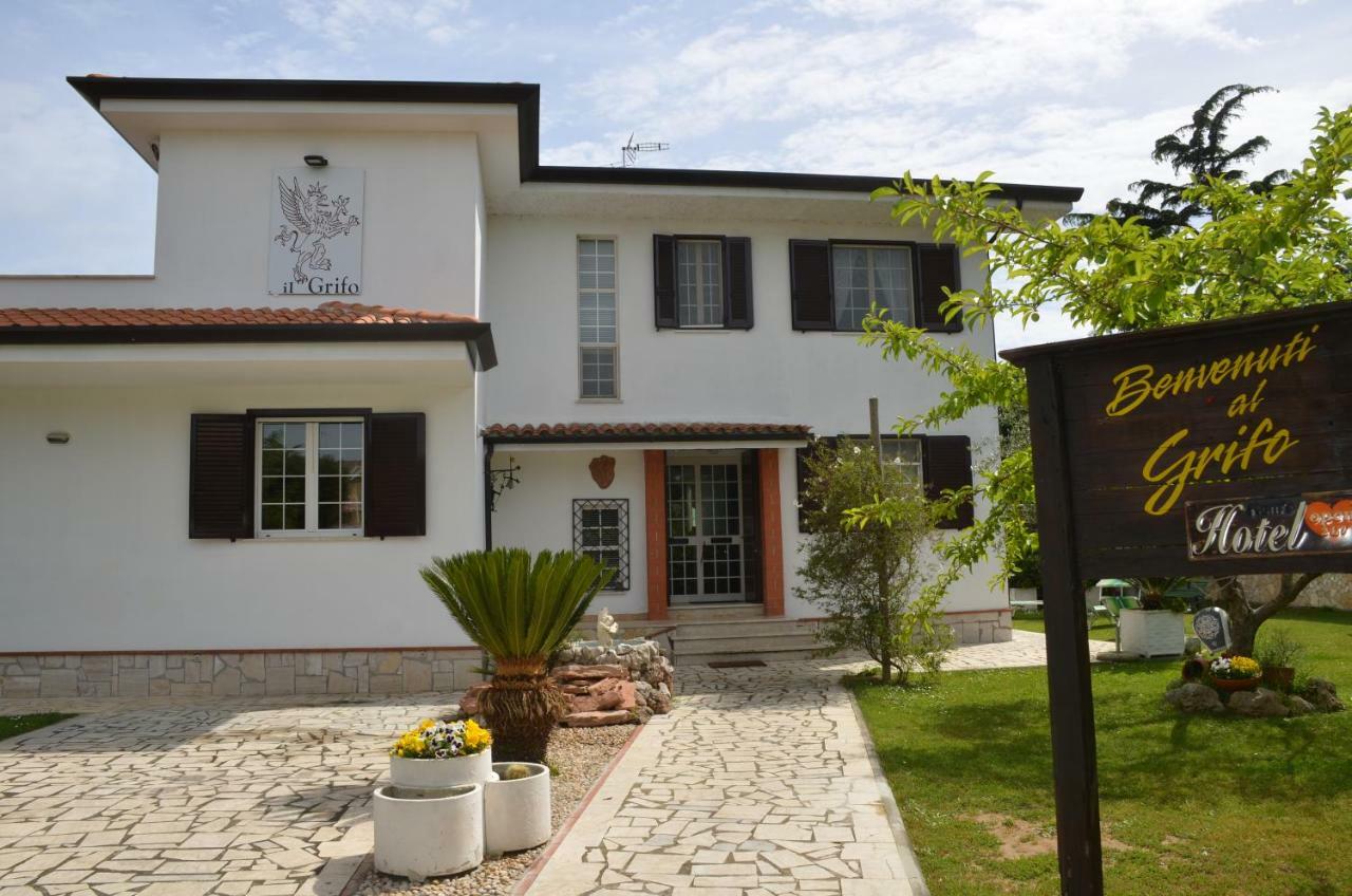 Il Grifo Hotell Sabaudia Exteriör bild